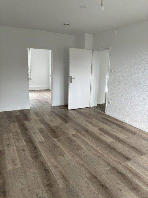 Sehr schöne renovierte 3 Zimmer Wohnung in Duisburg zu vermieten, 47167 Duisburg (Marxloh Neumühl Obermarxloh Röttgersbach)