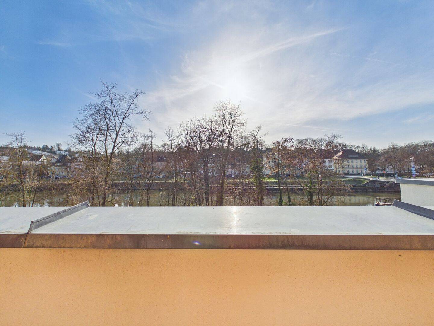 Reserviert, Erba Insel, ab sofort zu Vermieten ist eine gepflegte moderne 2-Zimmer-Maisonette-Wohnung mit Küche und Parkplatz an einen Single Haushalt, 96047 Bamberg (Bamberg Gaustadt)
