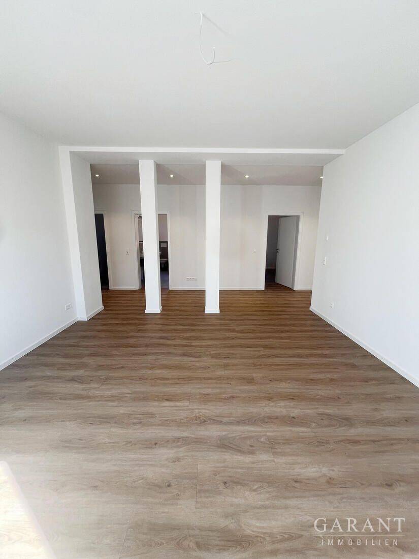 Moderne 4 Zimmer-Wohnung im Herzen von Göppingen – hell, großzügig & komplett neu modernisiert, 73037 Göppingen