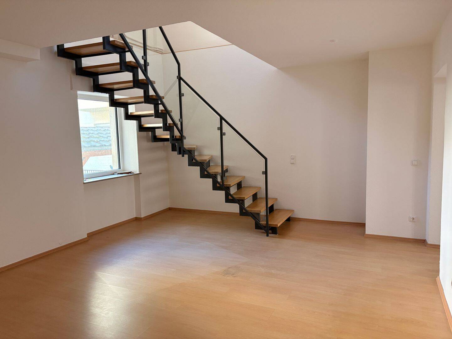 Großzügige 3-Zimmer-Maisonette-Wohnung – Stadtteil Steinbühl, 90443 Nürnberg