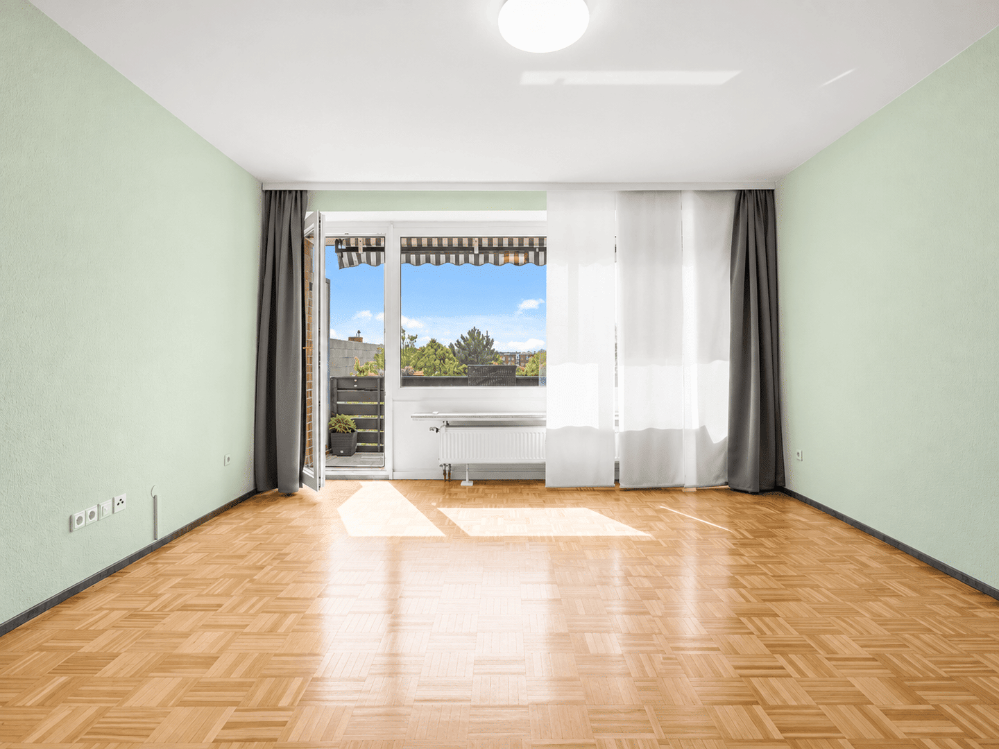 ANKOMMEN & WOHLFÜHLEN. BEZUGSBEREIT, RENOVIERT UND BEREIT FÜR NEUES. 2-ZIMMER-WOHNUNG MIT BALKON, 30457 Hannover