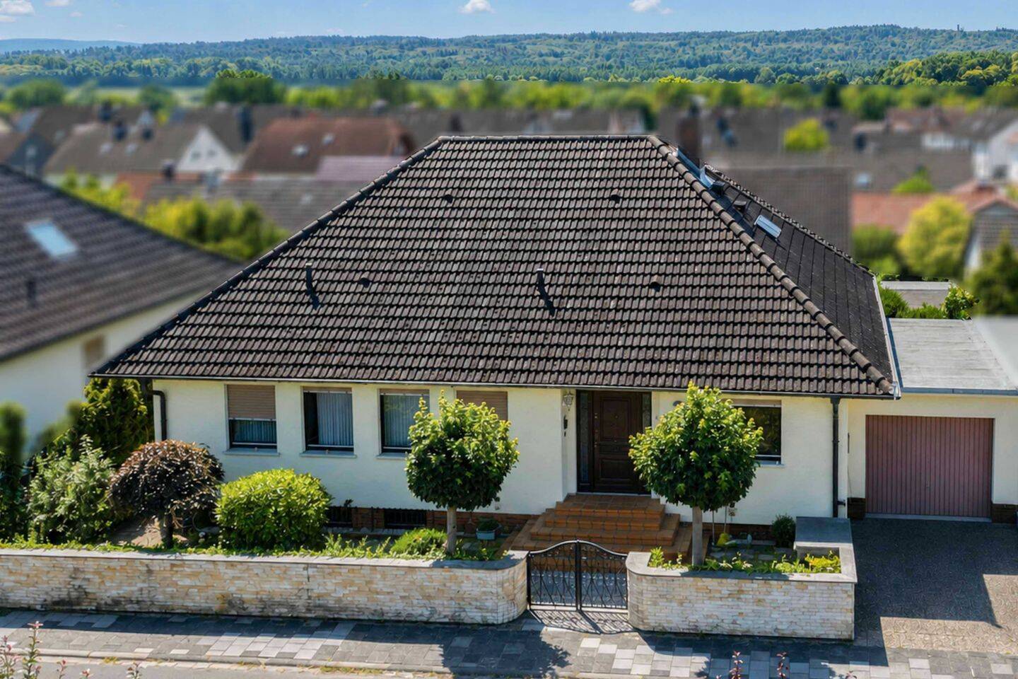Bungalow am Weinberg – Wohnen auf einer Ebene mit separater Einliegerwohnung & Garten, 63505 Langenselbold