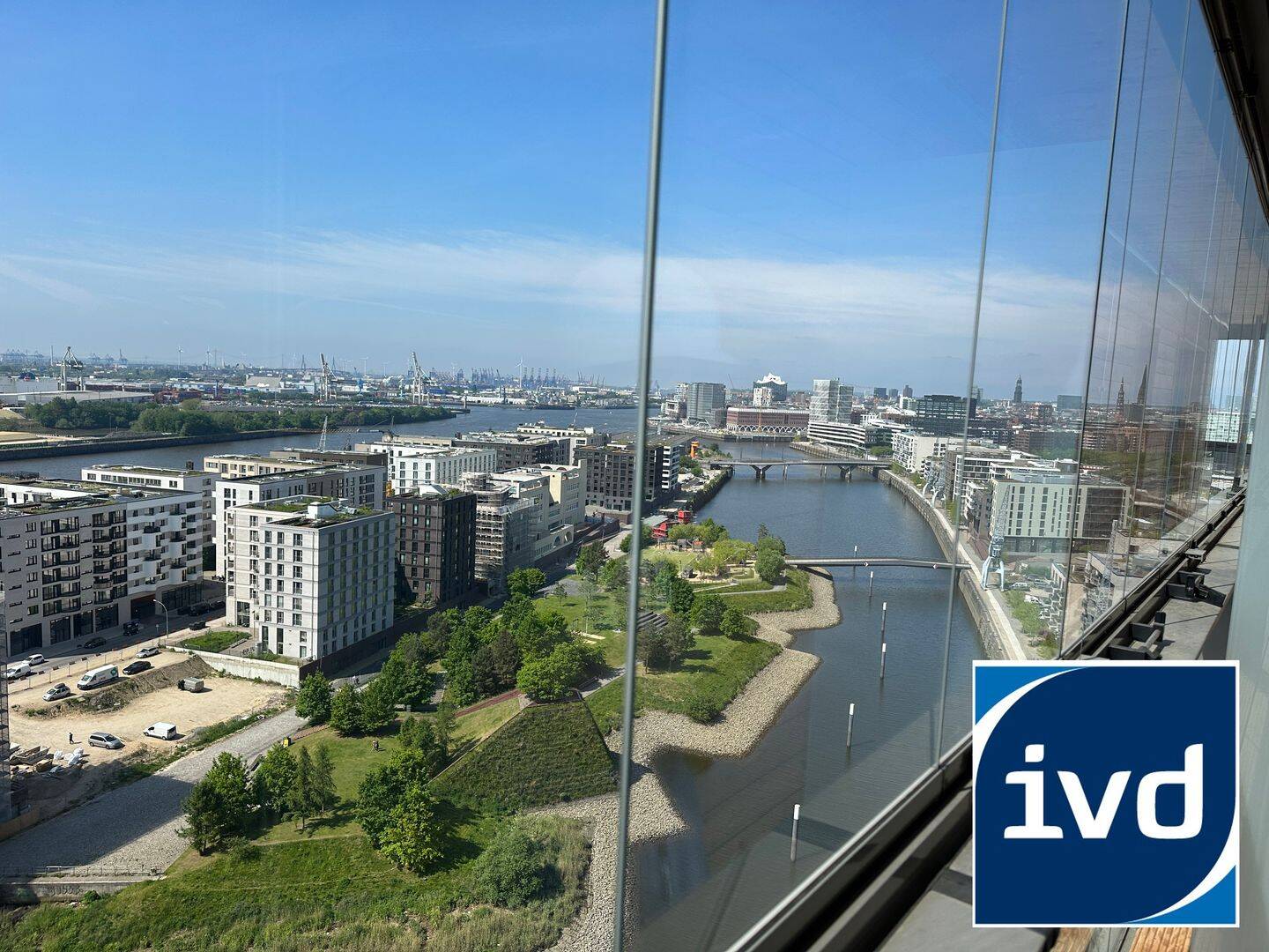 2 Zimmer Wohnung mit Loggia und Ausblick auf die Skyline der Hamburger Hafencity -Erstbezug-, 20457 Hamburg (Mitte)