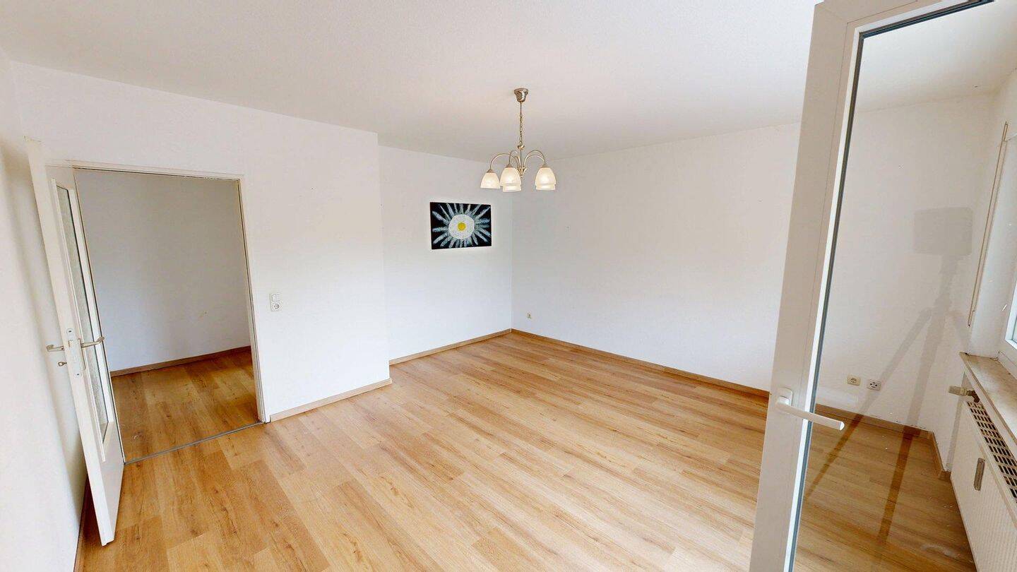 Schöne helle 2 Zimmerwohnung mit riesigen Balkon, 50321 Brühl
