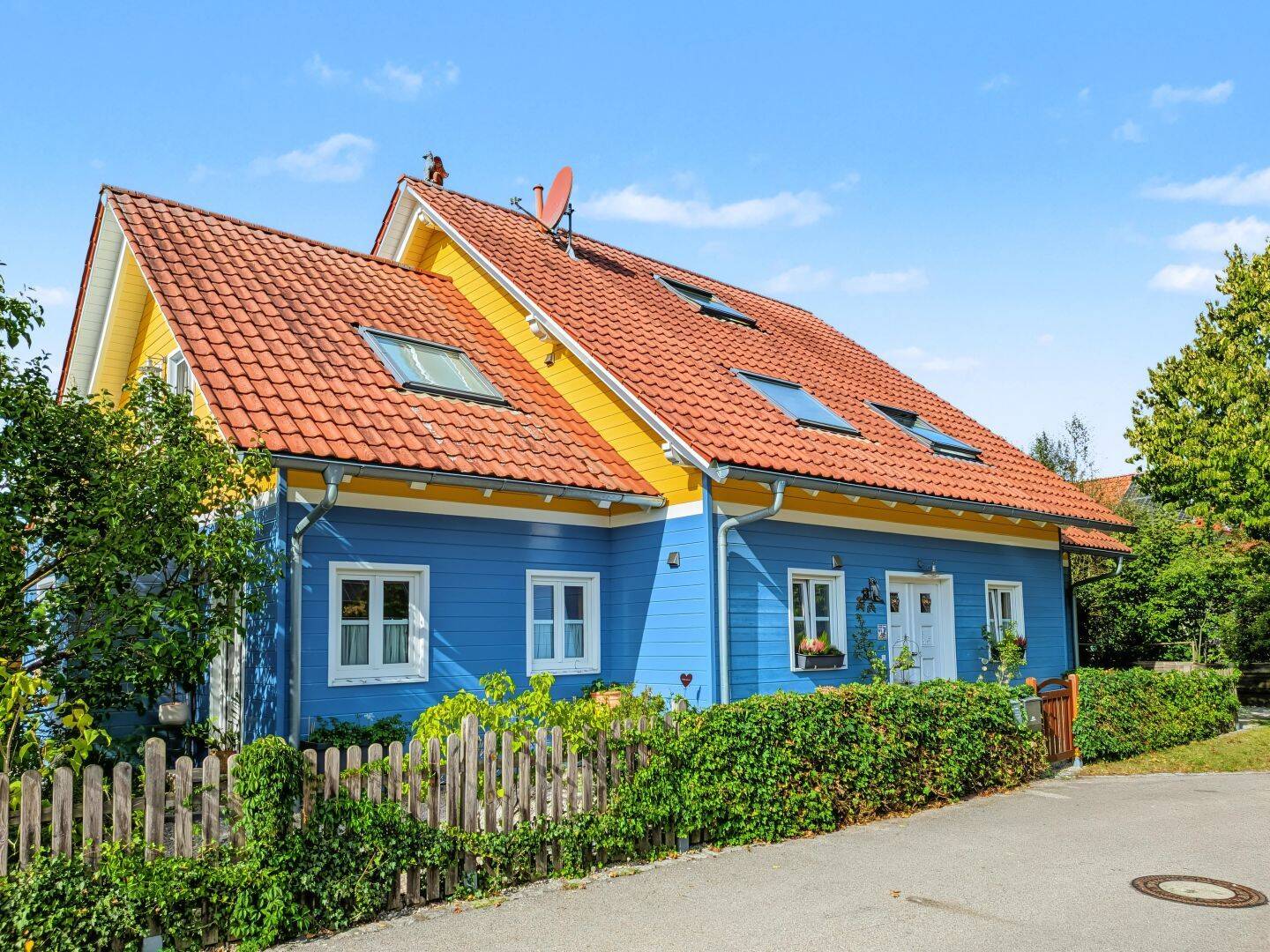 Gepflegtes Einfamilienhaus mit separater Einliegerwohnung in ruhiger Lage von Hohenwart, 86558 Hohenwart
