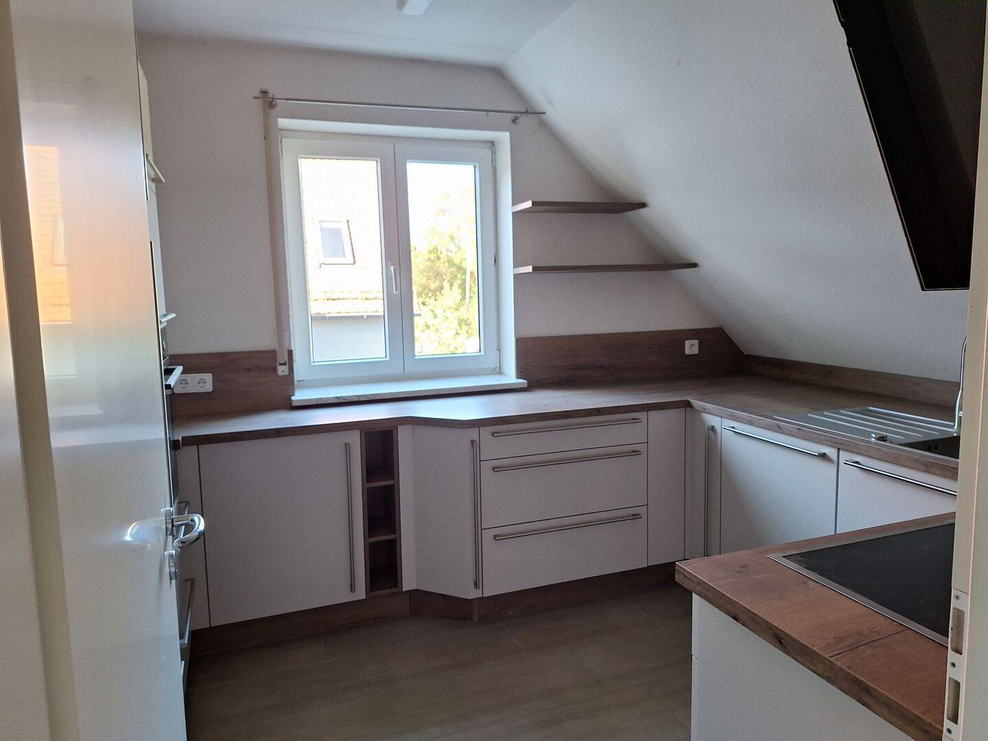 Dachgeschosswohnung in ruhiger und zentraler Lage, 90765 Fürth