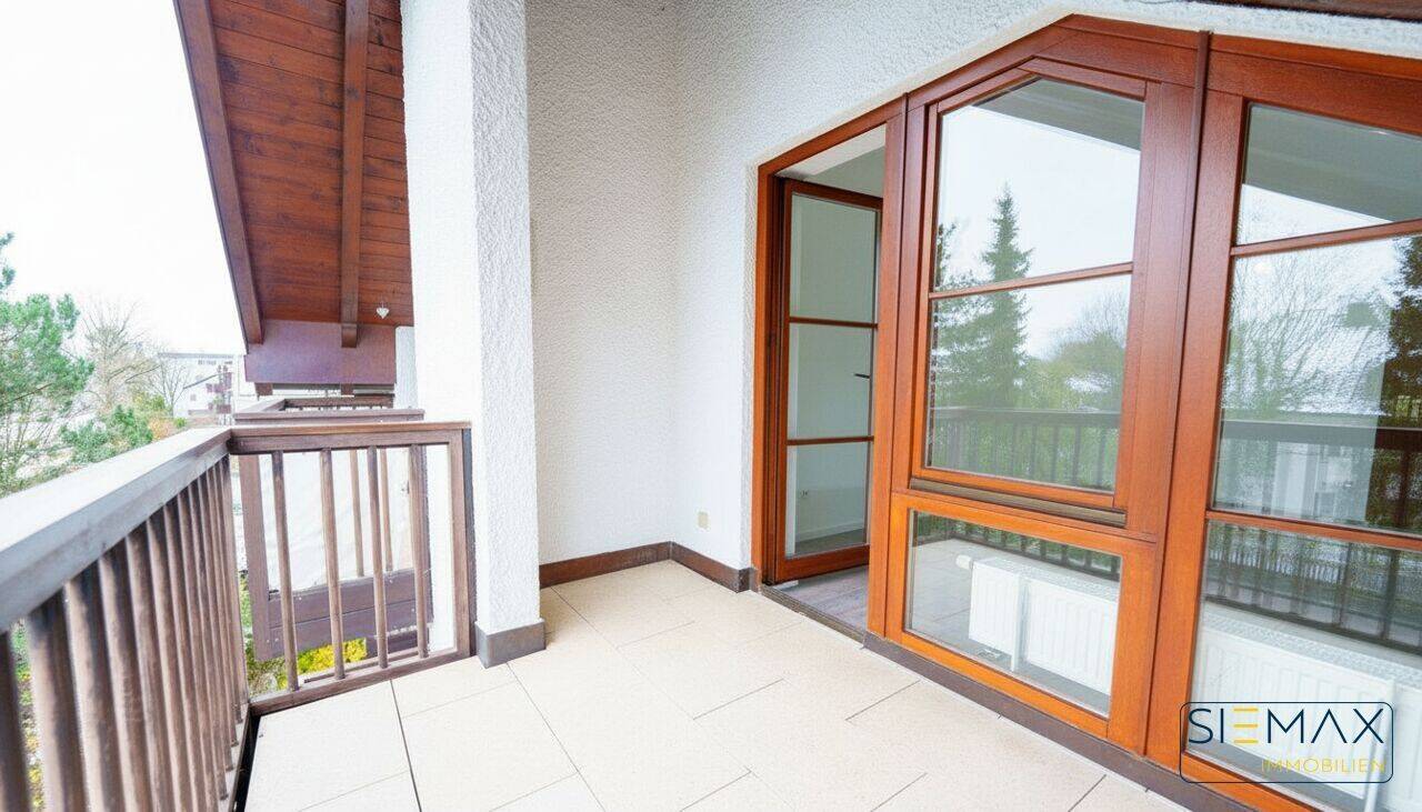 Charmante Dachgeschosswohnung mit durchdachtem Grundriss und Balkon, 82110 Germering