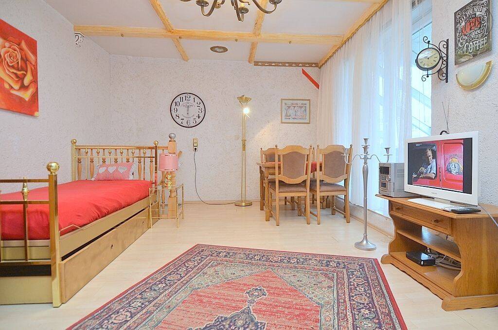 Möblierte 1-Zimmer-Wohnung mit Wintergarten in Fürth, 90766 Fürth (Eigenes Heim Hardhöhe Unterfarrnbach Weststadt)