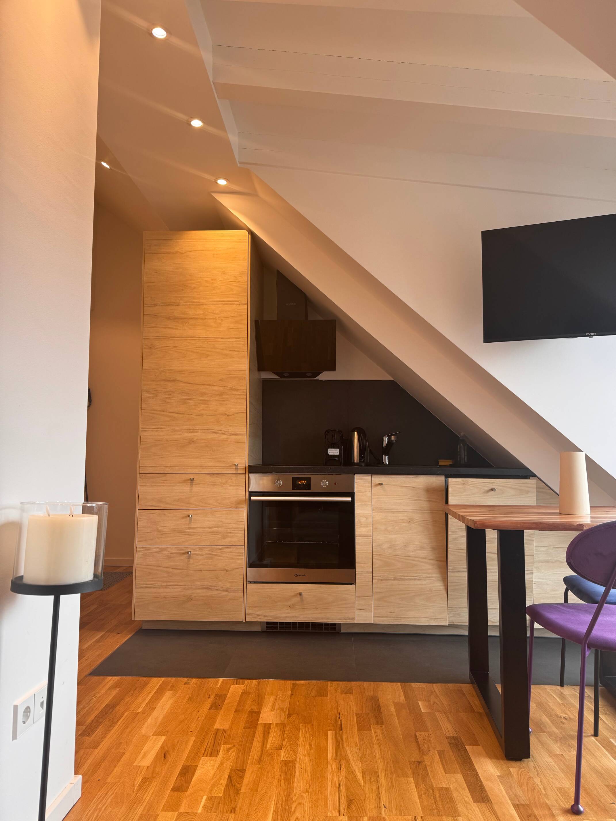 DG- Wohnung mit Balkon und gehobener Ausstattung, 70567 Stuttgart (Möhringen)
