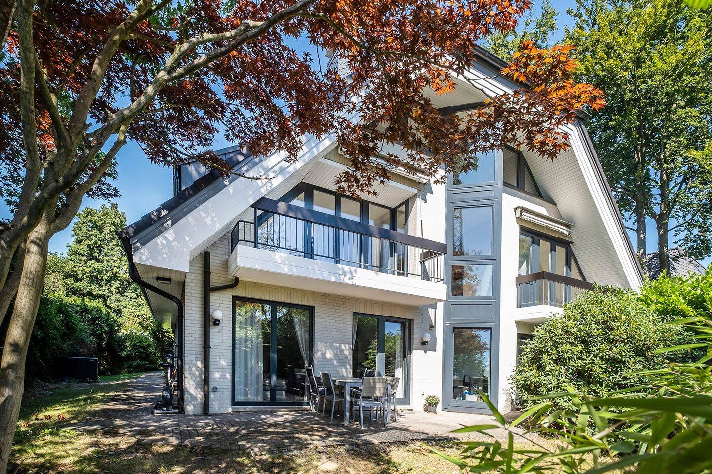 Großzügige Wohnung I Viel Licht & zwei Balkone I Erstbezug nach Sanierung, 22609 Hamburg (Altona Groß Flottbek Nienstedten Osdorf Othmarschen)