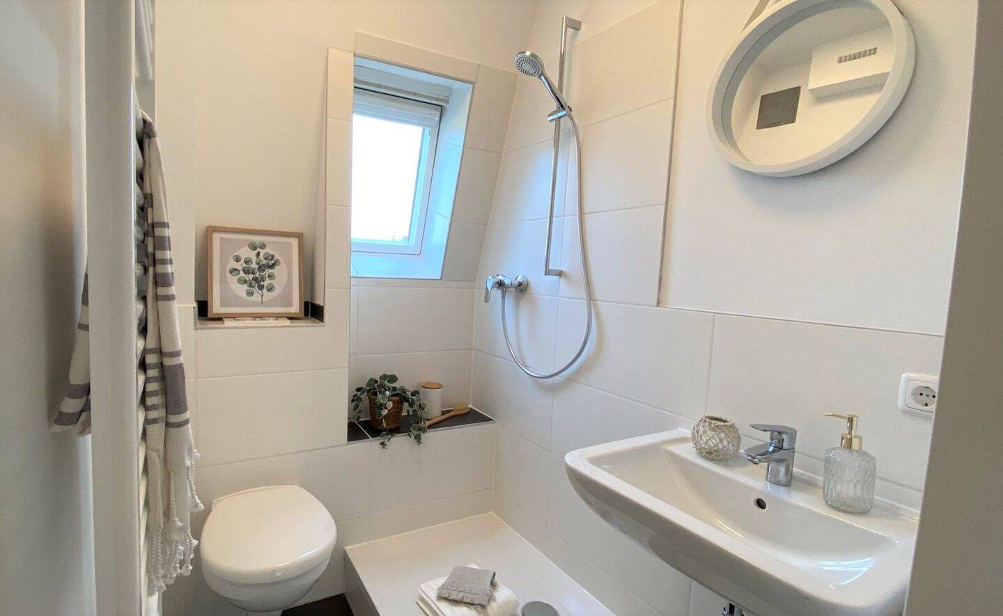 Top renovierte 2,5-Zi. Wohnung in Würzburg Frauenland/ am Mönchberg in attraktiver, ruhiger Lage zu vermieten, 97074 Würzburg (Frauenland Sanderau)