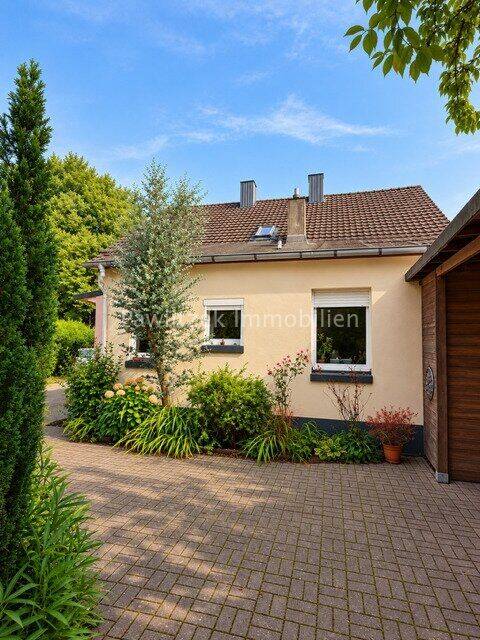 Freistehendes Wohnhaus mit großem Grundstück in begehrter Lage!, 44879 Bochum (Dahlhausen Linden)