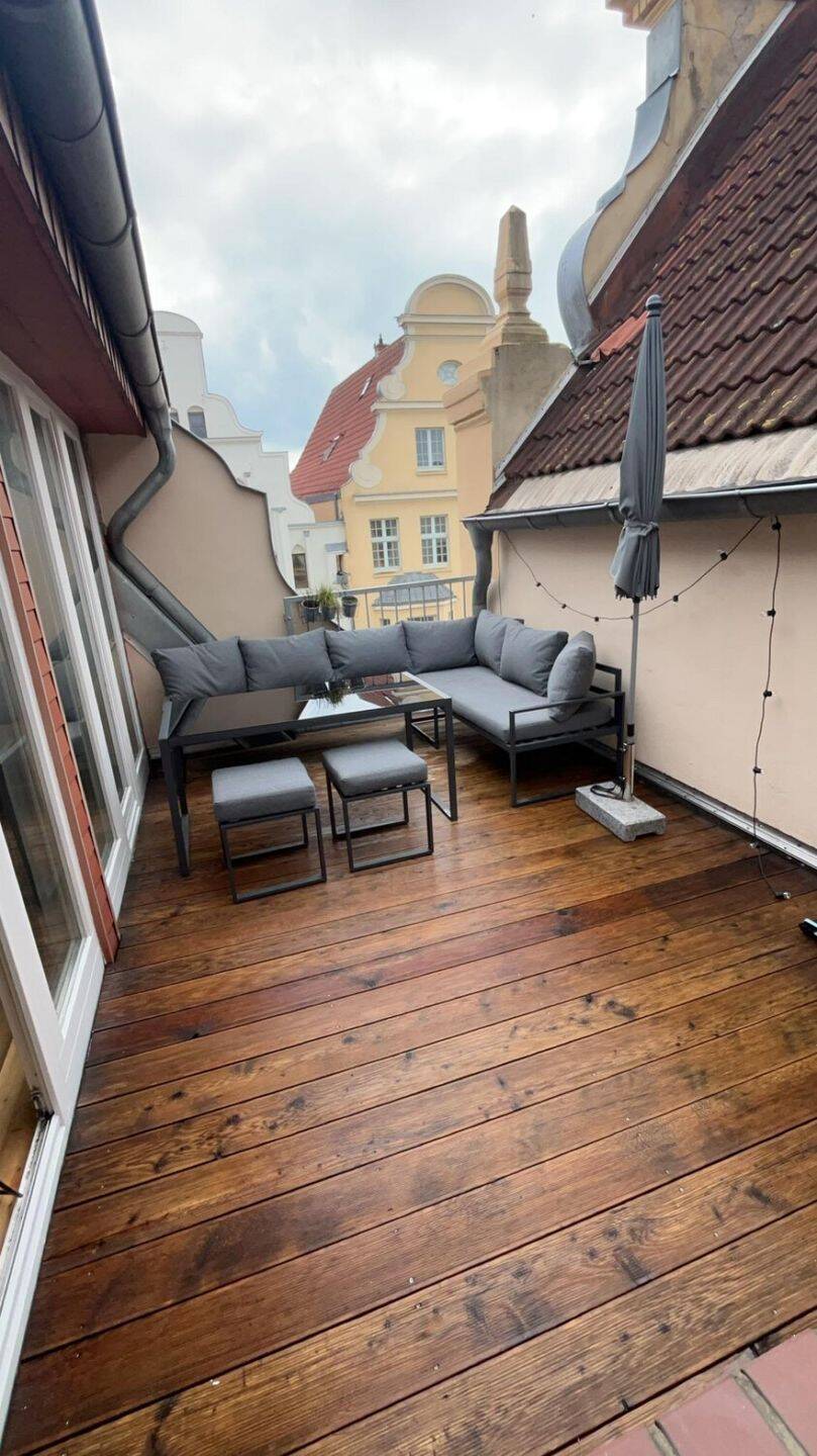 Dachgeschosswohnung mit großzügiger Holzterrasse und lichtdurchflutetem Wohnbereich, 23966 Wismar