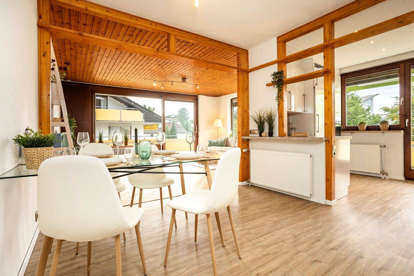 LICHTBLICK in Lörrach-Stetten: Helle 3-Zimmer-Wohnung mit umlaufendem Balkon & Garage, 79540 Lörrach