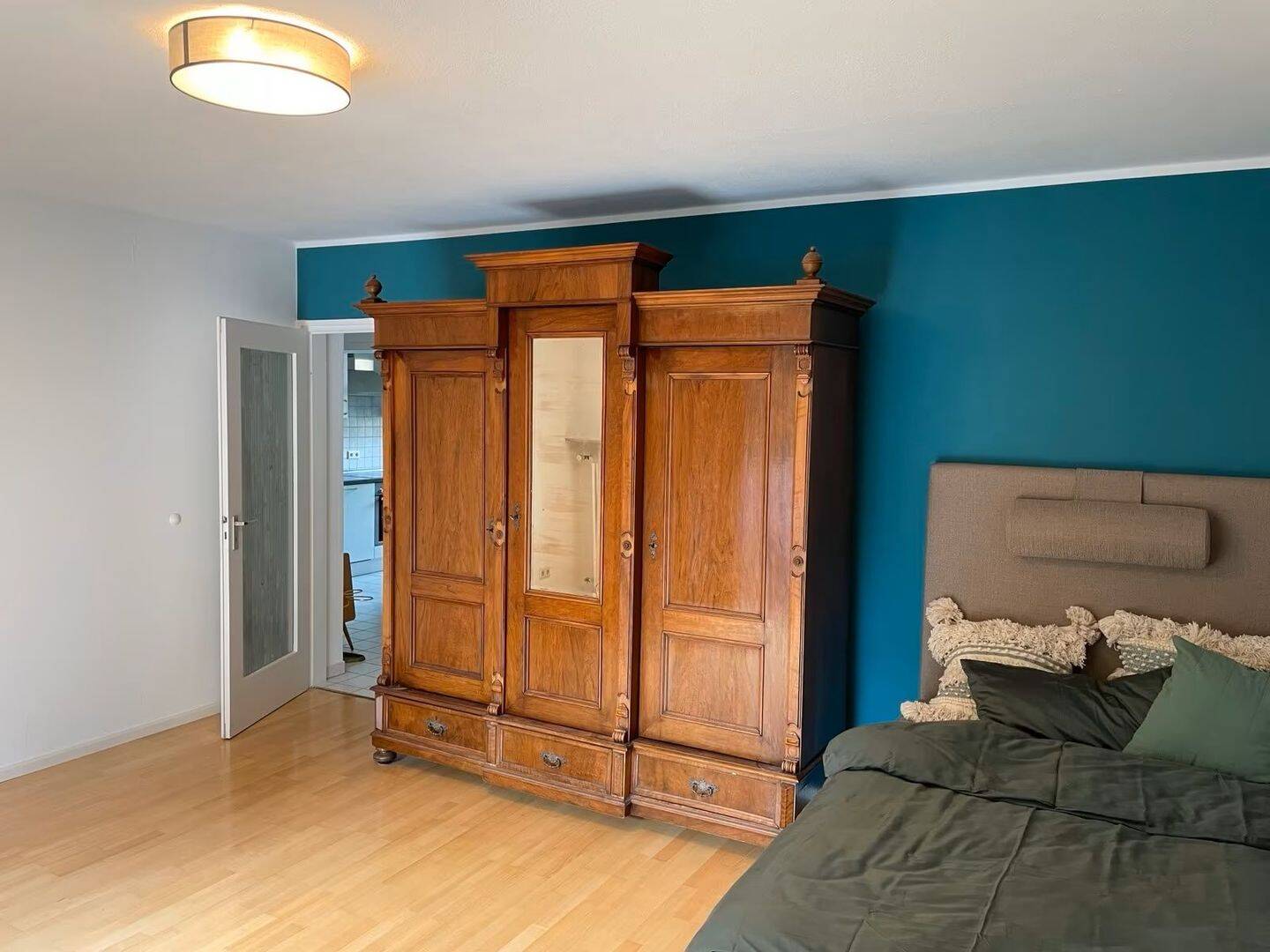 Modernes, möbliertes WG-Zimmer mit eigenem Balkon in Milbertshofen, 80807 München (Milbertshofen-Am Hart Schwabing-Freimann)