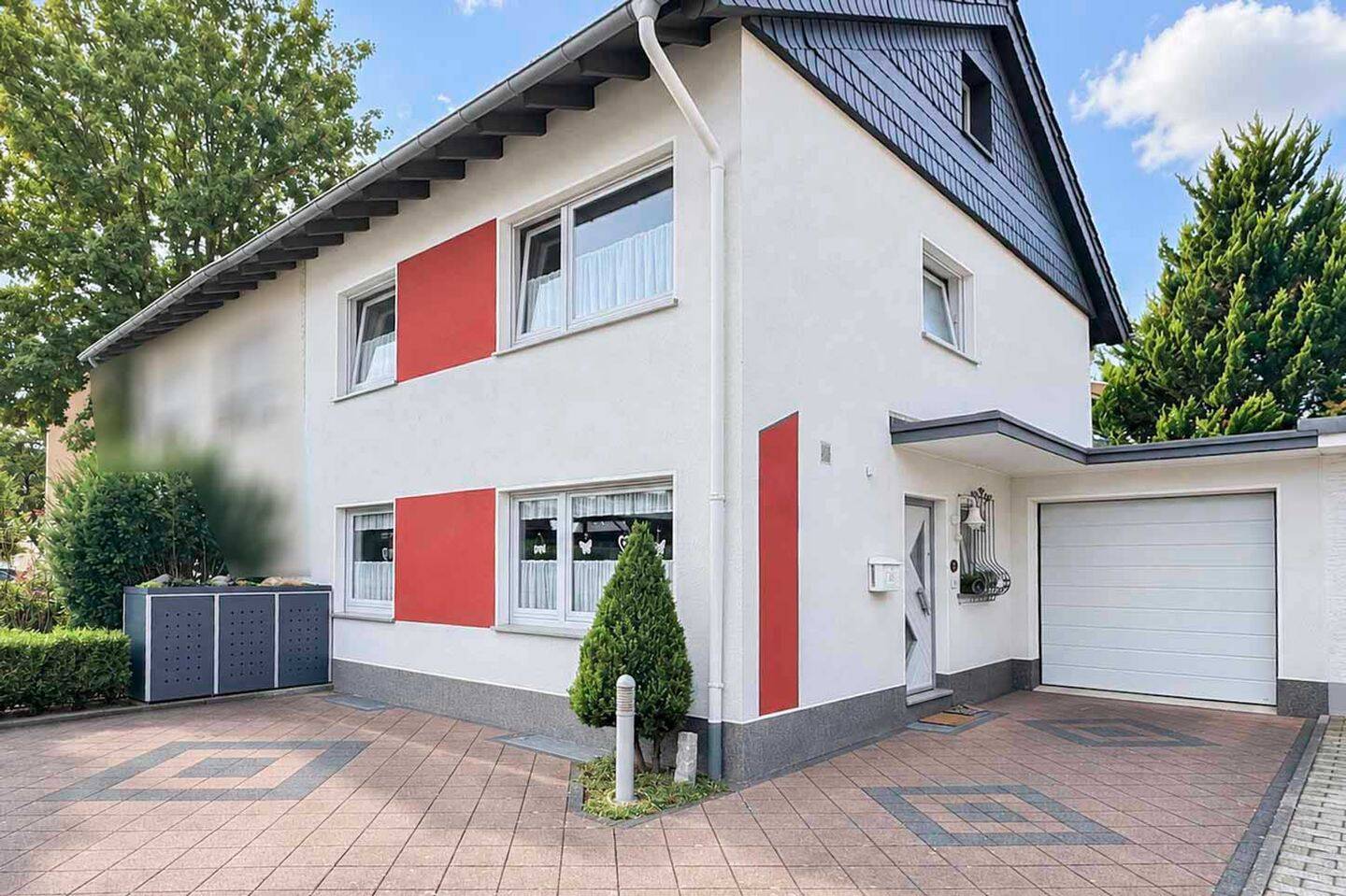 Schöne und modernisierte Doppelhaushälfte mit Terrasse, Balkon und Garage in Troisdorf-Oberlar, 53842 Troisdorf