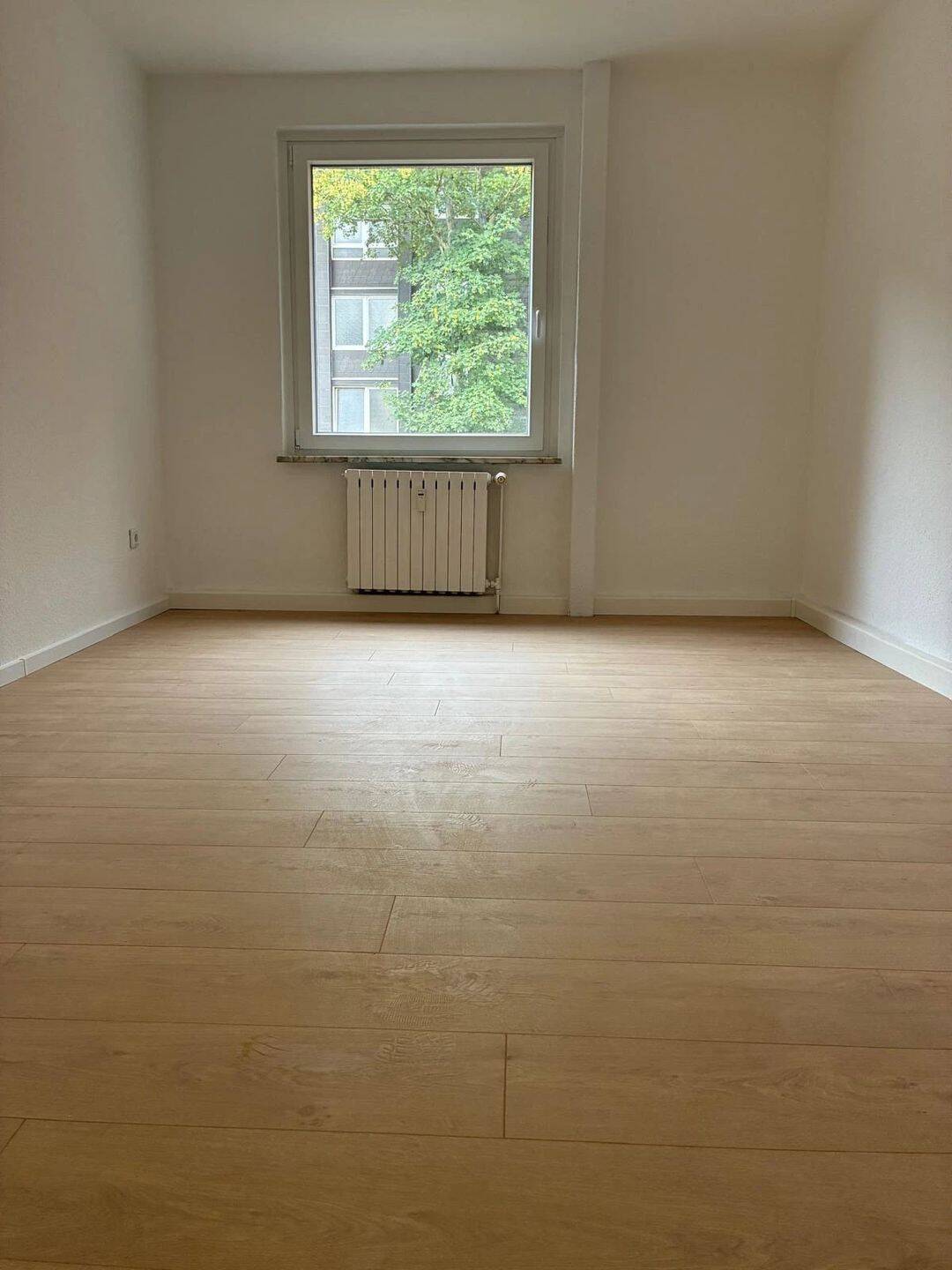 3,5 Zimmer Wohnung mit praktischer Aufteilung für Sie frisch renoviert im Grünen, 47137 Duisburg (Mittelmeiderich Obermeiderich Untermeiderich)