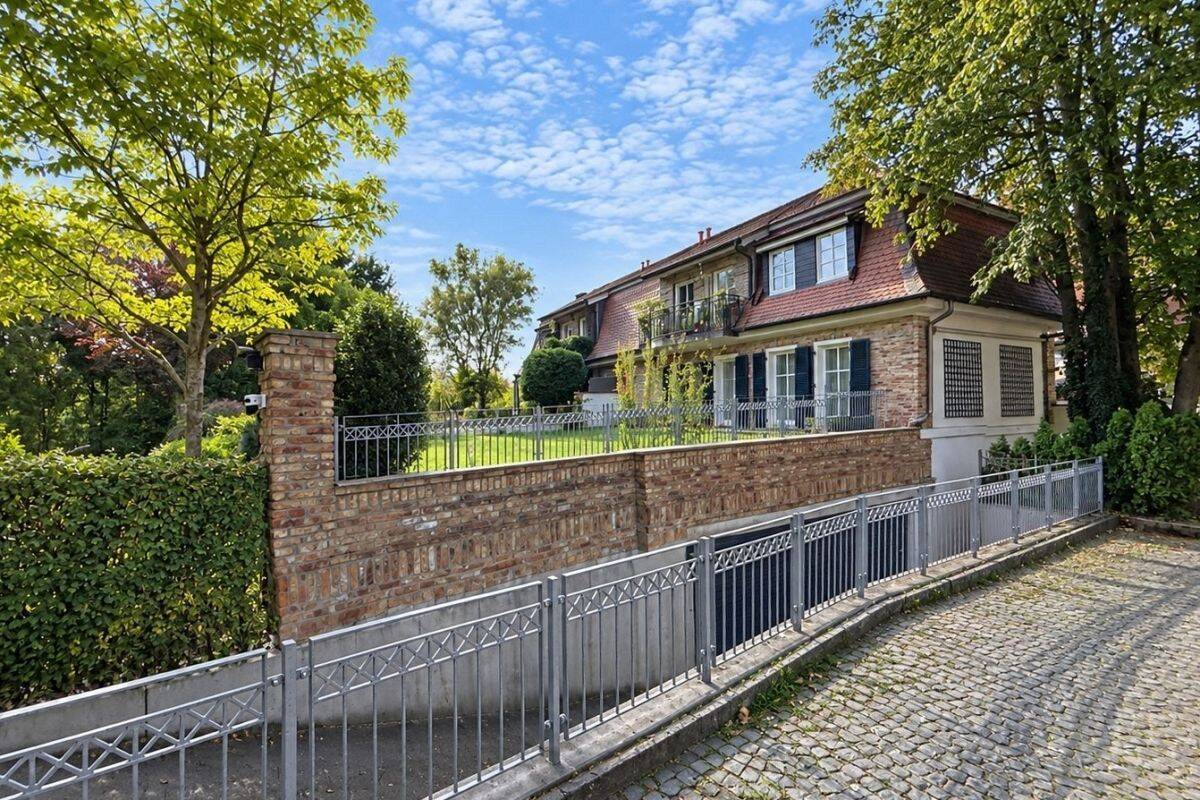 Frankfurt-Niederursel: Außergewöhnlich! Modernes Wohnen in historischem Ambiente., 60439 Frankfurt am Main (Heddernheim Kalbach Niederursel Praunheim)