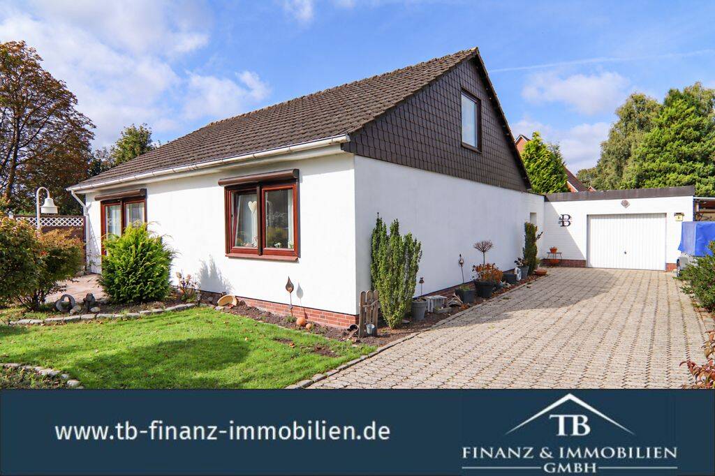 Ebenerdiges Wohnhaus in ruhiger und zentrumsnaher Lage – Holzrahmenbauweise mit massiver Garage, 26524 Hage