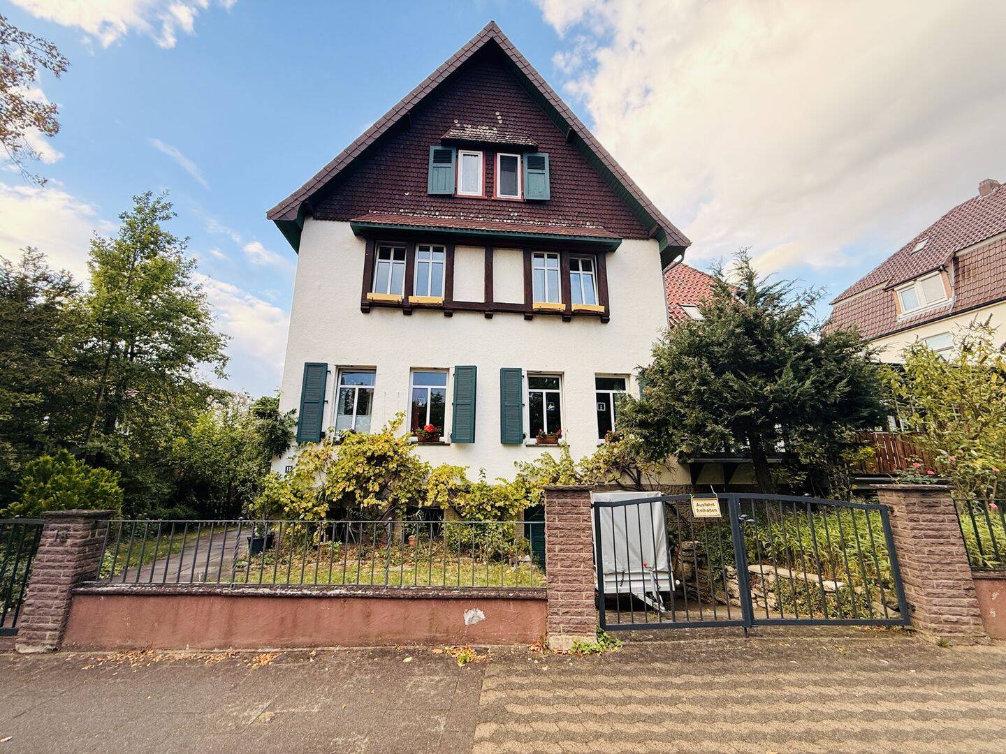 Großzügige Altbauwohnung im 1.OG mit Balkon und Gestaltungspotenzial in Northeim, 37154 Northeim