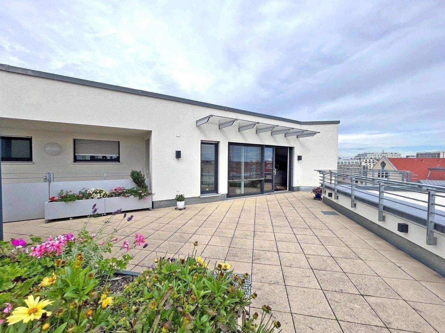 Dachterrasse mit Kaiserburg-Blick – barrierefrei, LAVIDA, 90443 Nürnberg