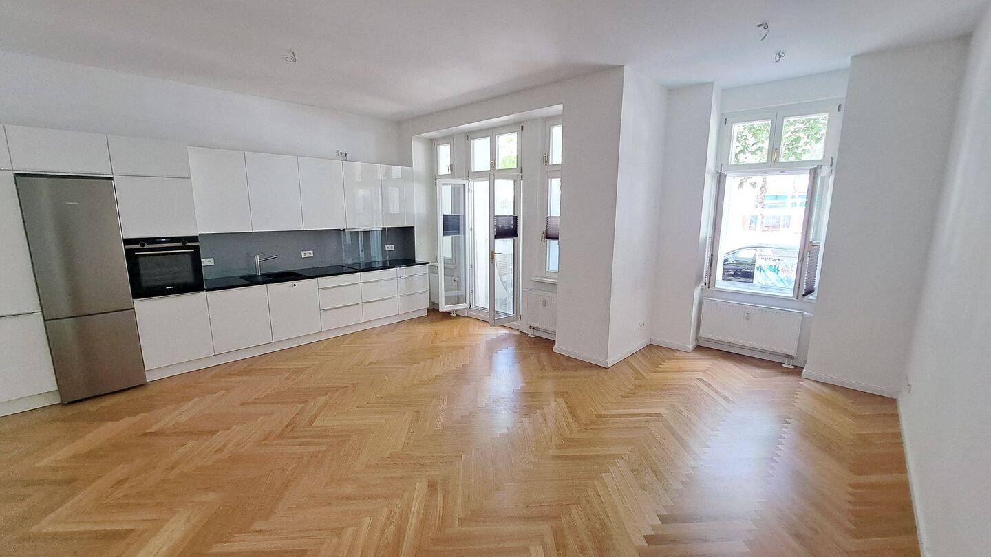 Sanierte 3-Zimmer-Altbauwohnung mit Loggia & Terrasse, 10629 Berlin (Charlottenburg-Wilmersdorf Charlottenburg)