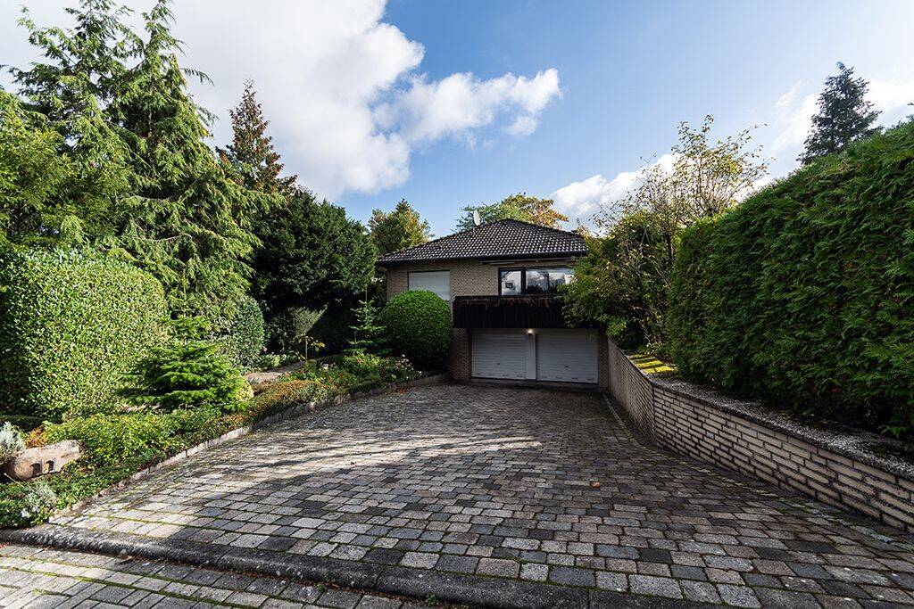 Solides Zweifamilienhaus mit Doppelgarage in ruhiger Feldrandlage von Osnabrück-Darum, 49086 Osnabrück (Darum Gretesch Lüstringen Voxtrup Widukindland)
