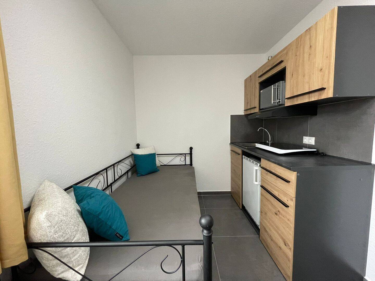 1-Zimmer-Wohnung mit allem, was Sie brauchen, eingerichtet, 91054 Erlangen (Burgberg Erlangen-Nord Erlangen-Ost Innenstadt Sieglitzhof)