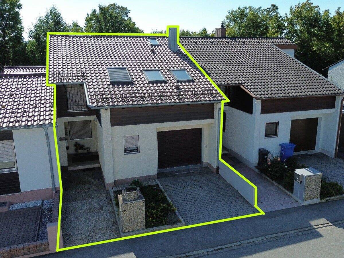 Weihnachten im eigenen Haus! Reihenmittelhaus mit gr. Terrasse, Keller u. Garage in Straubing Süd, 94315 Straubing