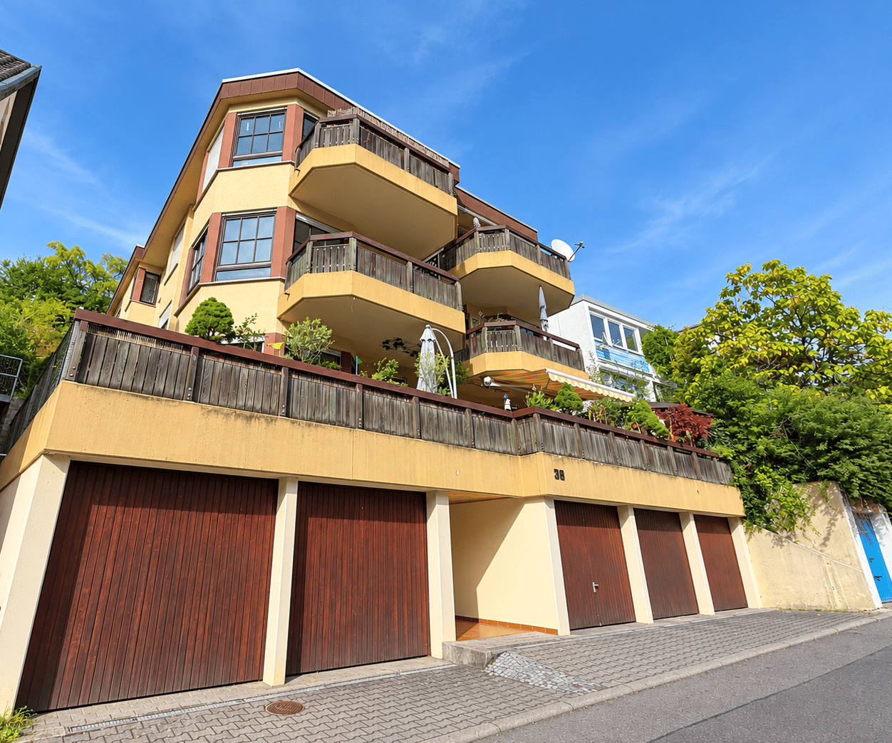 Gepflegte 2-Zimmer-Dachgeschosswohnung mit EBK und Balkon in herrlicher, ruhiger Aussichtslage, 70771 Leinfelden-Echterdingen