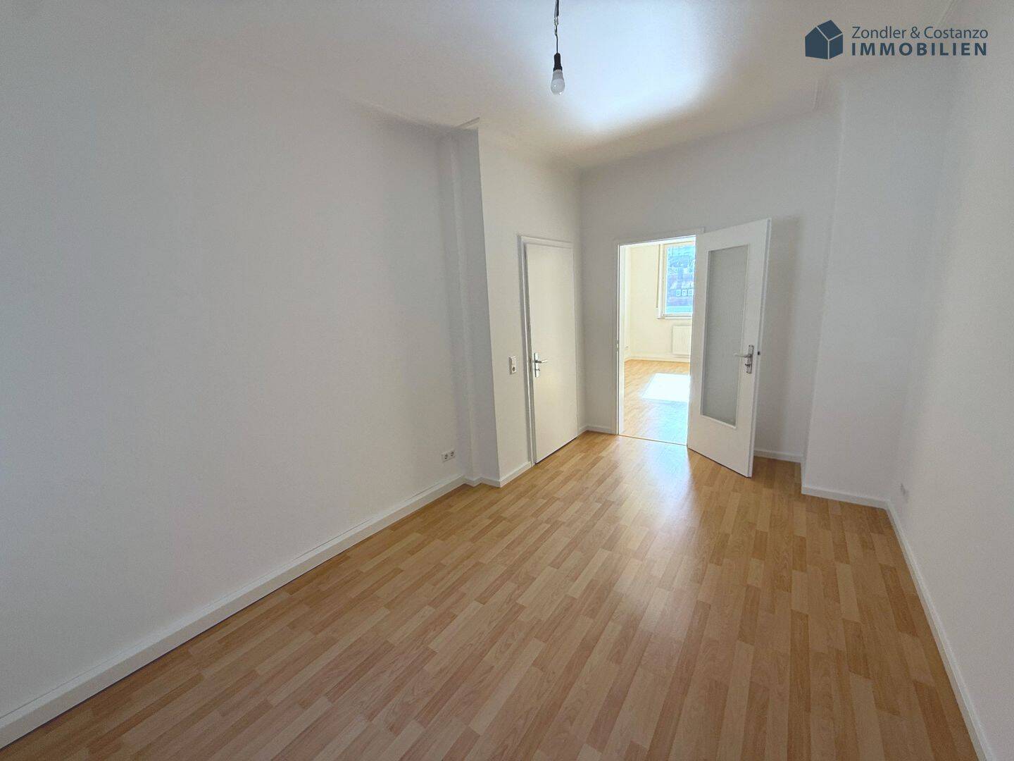 ** FREI AB SOFORT: Renovierte 2-Zi.-Whg. mit 47 qm Wfl. * zentrale Wohnlage in S-Wangen!, 70327 Stuttgart