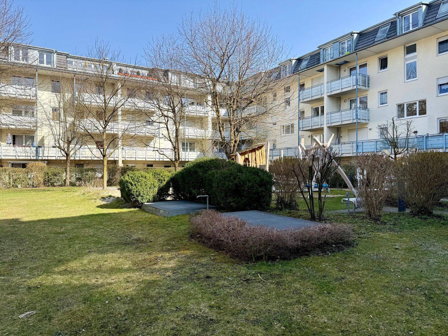 Gepflegte 2-Zimmer-Wohnung mit Wintergarten, Balkon und Aufzug sowie guter Anbindung nach München, 85221 Dachau