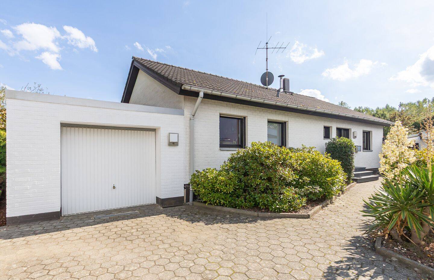 Charmantes Einfamilienhaus mit großzügiger Terrasse und weitläufigem Garten, 47877 Willich