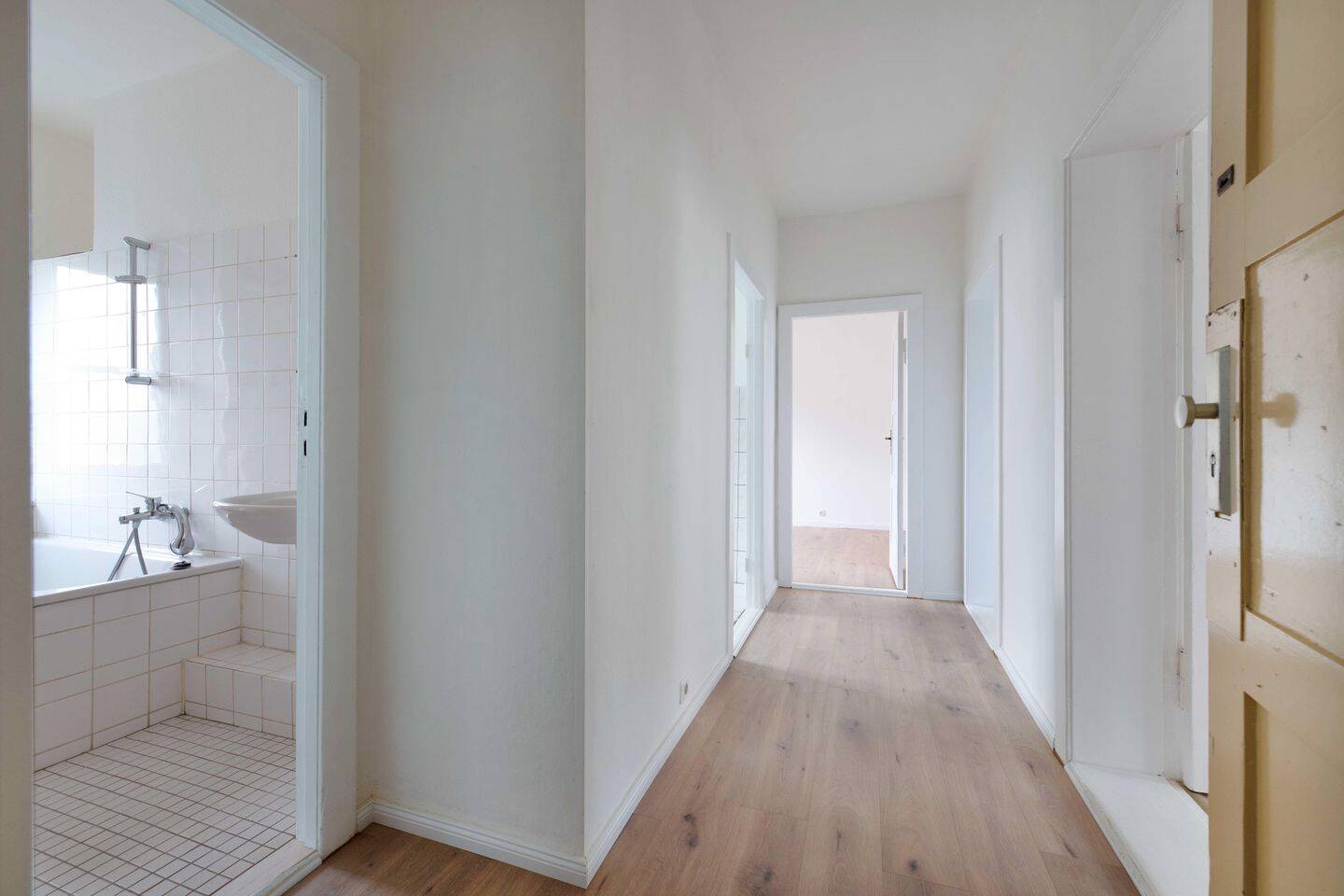 Fast wie im eigenen Haus: 3 Zimmer, ca. 150 m² Privatgarten & viel Platz für die Familie, 13351 Berlin (Mitte)