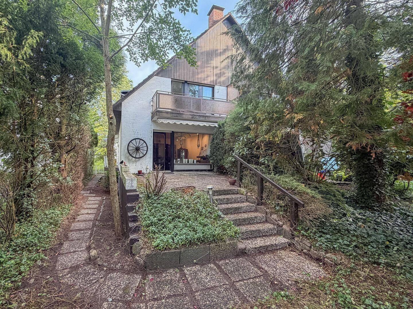 Großzügige, familienfreundliche Doppelhaushälfte mit Garten, Vollkeller und Garage in Rahlstedt, 22145 Hamburg (Wandsbek Farmsen-Berne Rahlstedt)