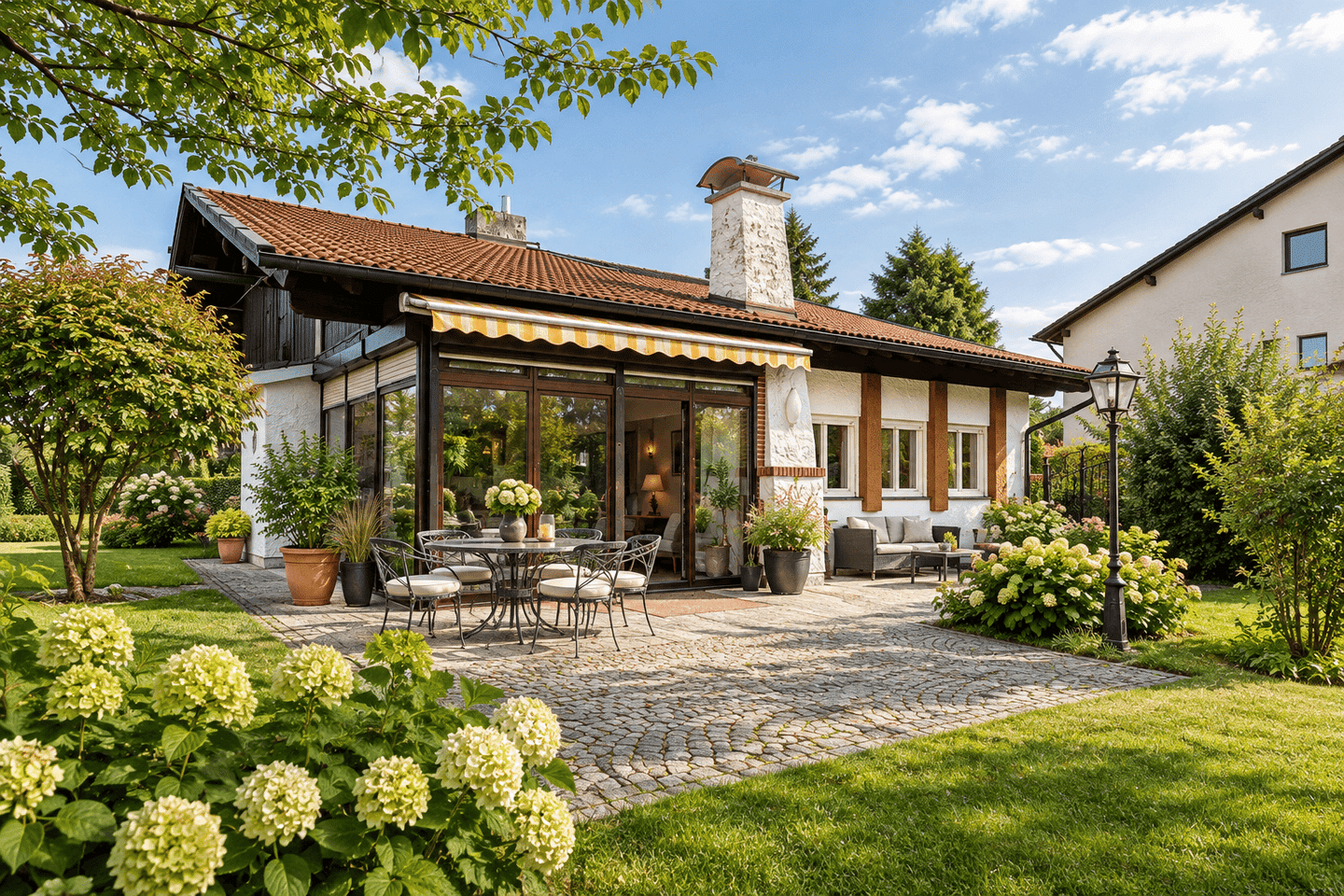 VIEL RAUM FÜRS LEBEN. Großzügiges Familienhaus mit Garten in ruhiger Lage, 83026 Rosenheim (Aising Happing Pang Süd)