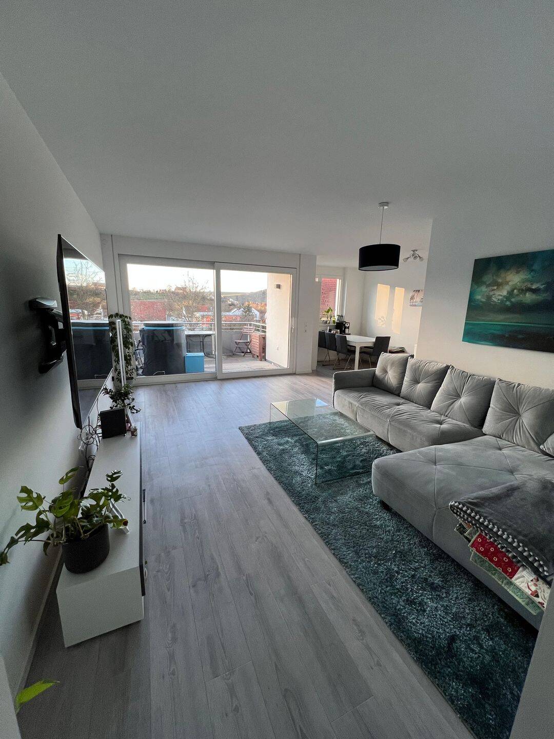 Moderne Wohnung mit 4,5 Zimmern sowie Balkon und EBK in Mundelsheim, 74395 Mundelsheim