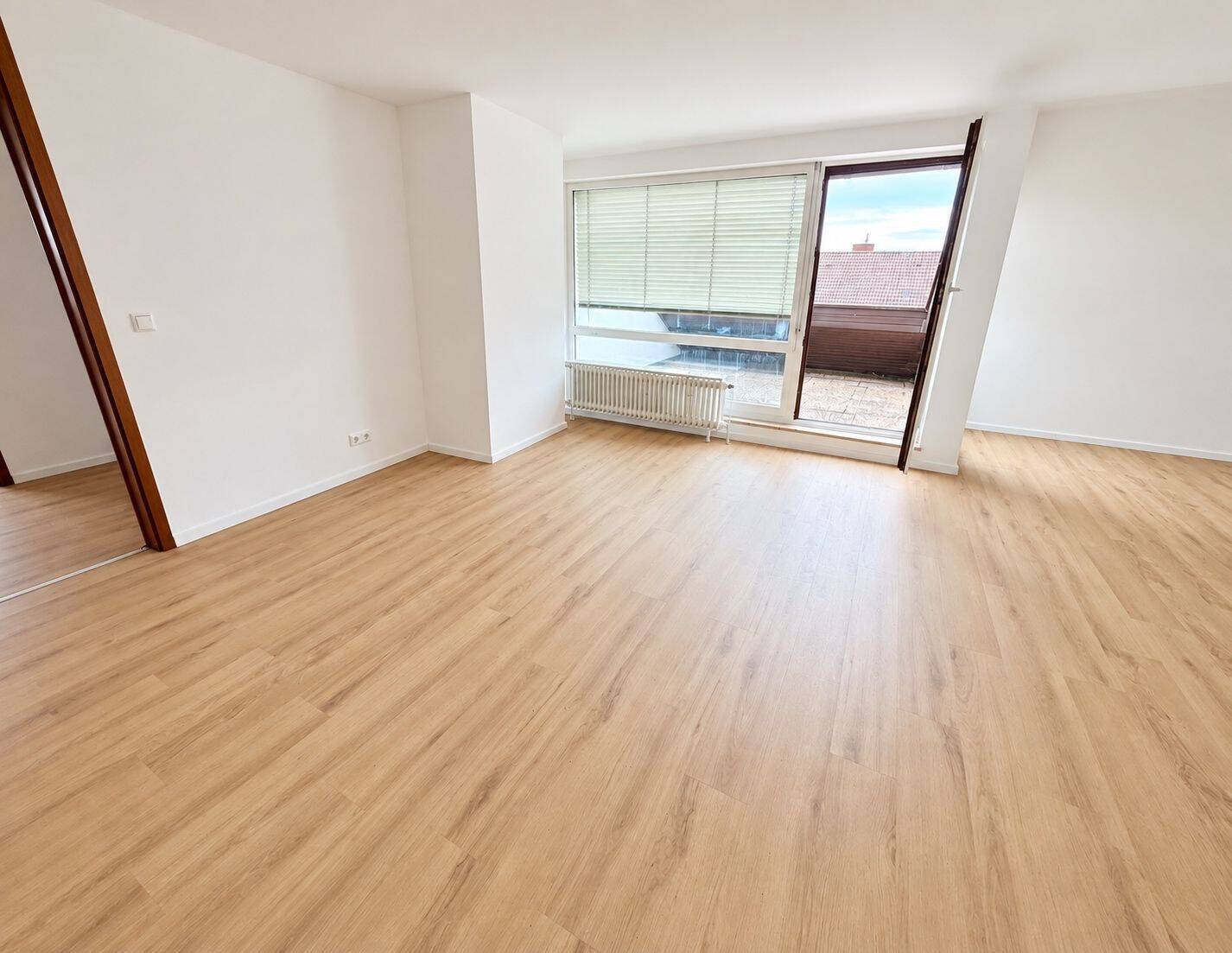 Renovierte 4-Zimmer-Dachgeschosswohnung mit Dachterrasse, 91056 Erlangen