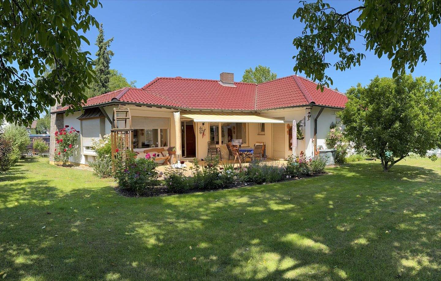 Dolce Vita auf zwei Ebenen – Mediterranes Traumobjekt mit Pool-Option in gehobener Wohnlage, 97422 Schweinfurt