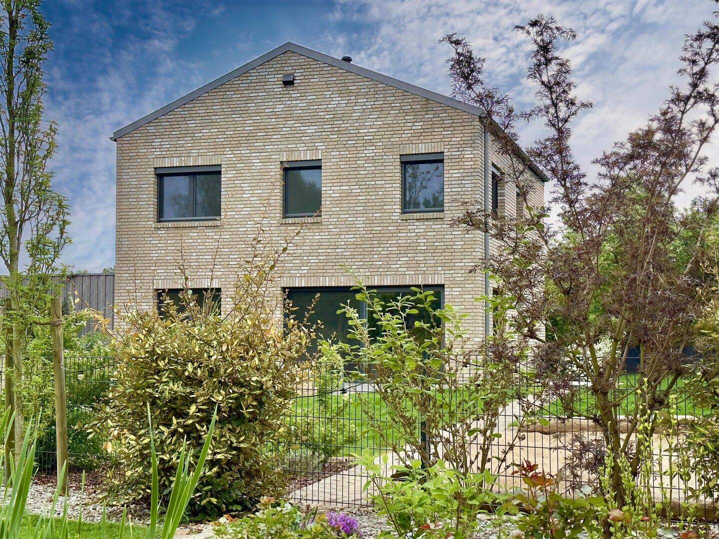 Stilvolles Einfamilienhaus mit unverbaubarem Blick – moderne Architektur trifft auf energieeffizienten Wohnkomfort, 38165 Lehre