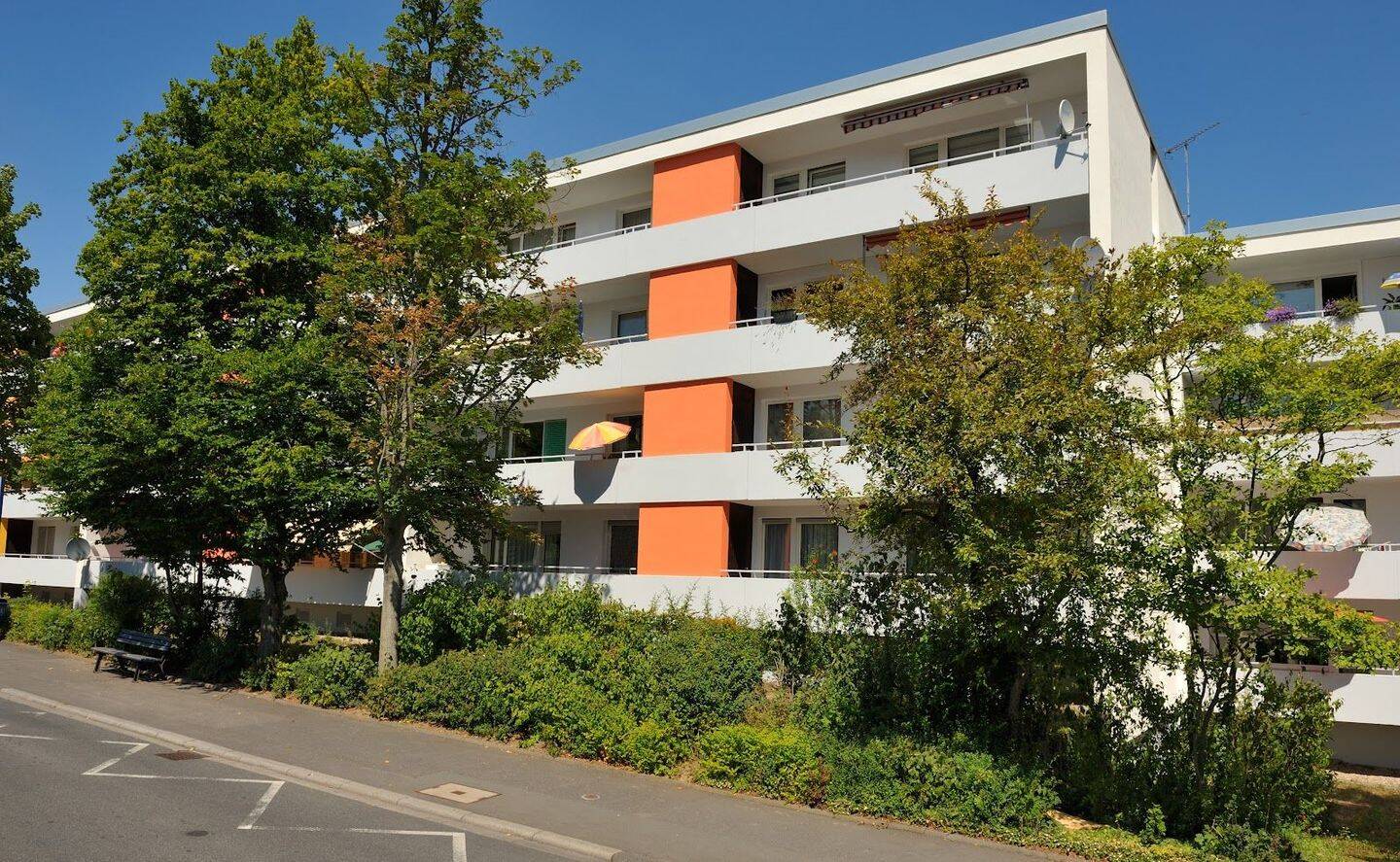 Großzügige 3-Zimmer-Wohnung mit Balkon und Blick ins Grüne, 65197 Wiesbaden (Biebrich Dotzheim Wiesbaden)