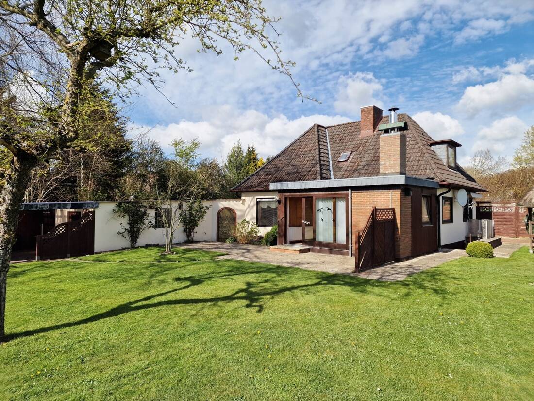 Einfamilienhaus mit Wintergarten, Garage und großem Garten, 25779 Hennstedt