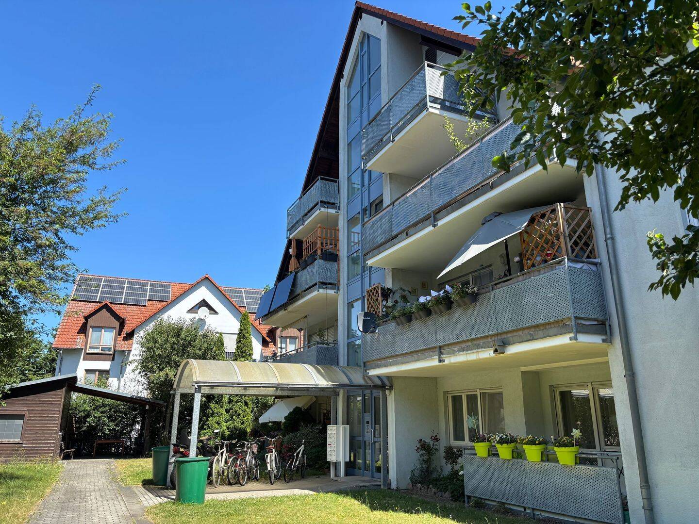 NEU! Gemütliche 2-RW mit großem Balkon in DD-Weißig – Sofort verfügbar !!, 1328 Dresden