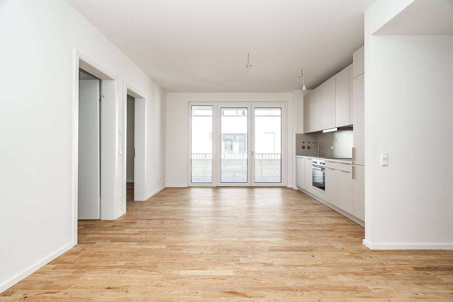 Helle 3-Zimmer-Wohnung mit großzügiger Terrasse, Einbauküche & Aufzug in Berlin-Pankow, 13187 Berlin (Pankow)