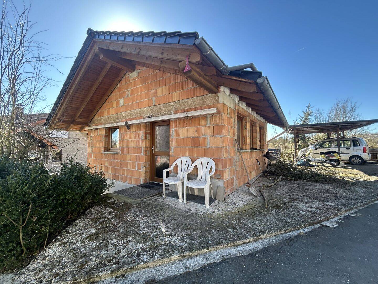 Dachgeschosswohnung mit toller Aussicht in Hanglage- Sanierungsobjekt in Büren Weine, 33142 Büren