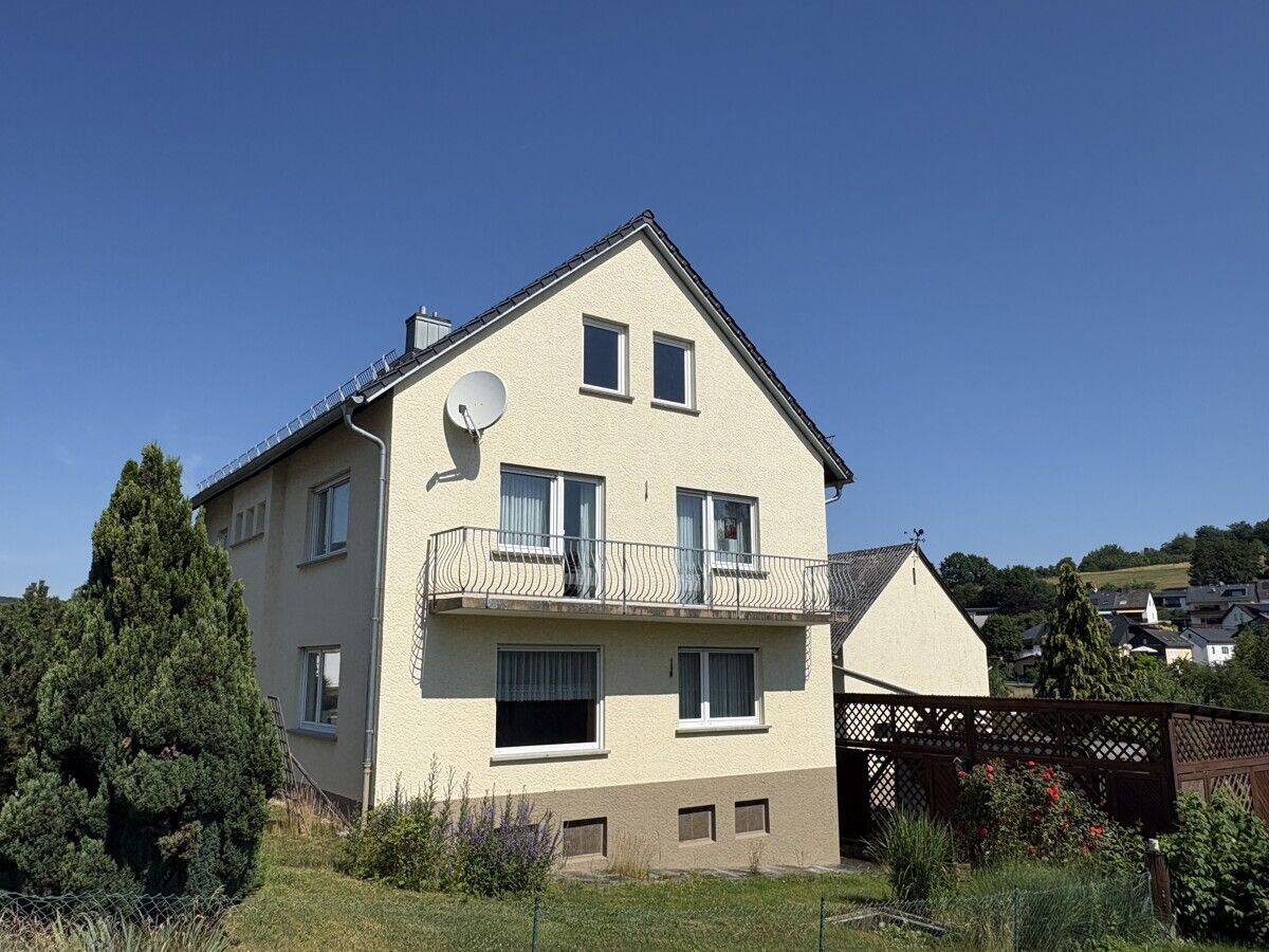 „Großzügig und sehr gepflegt“ 1-2 Familienhaus mit Nebengebäude und großem Grundstück, 65329 Hohenstein