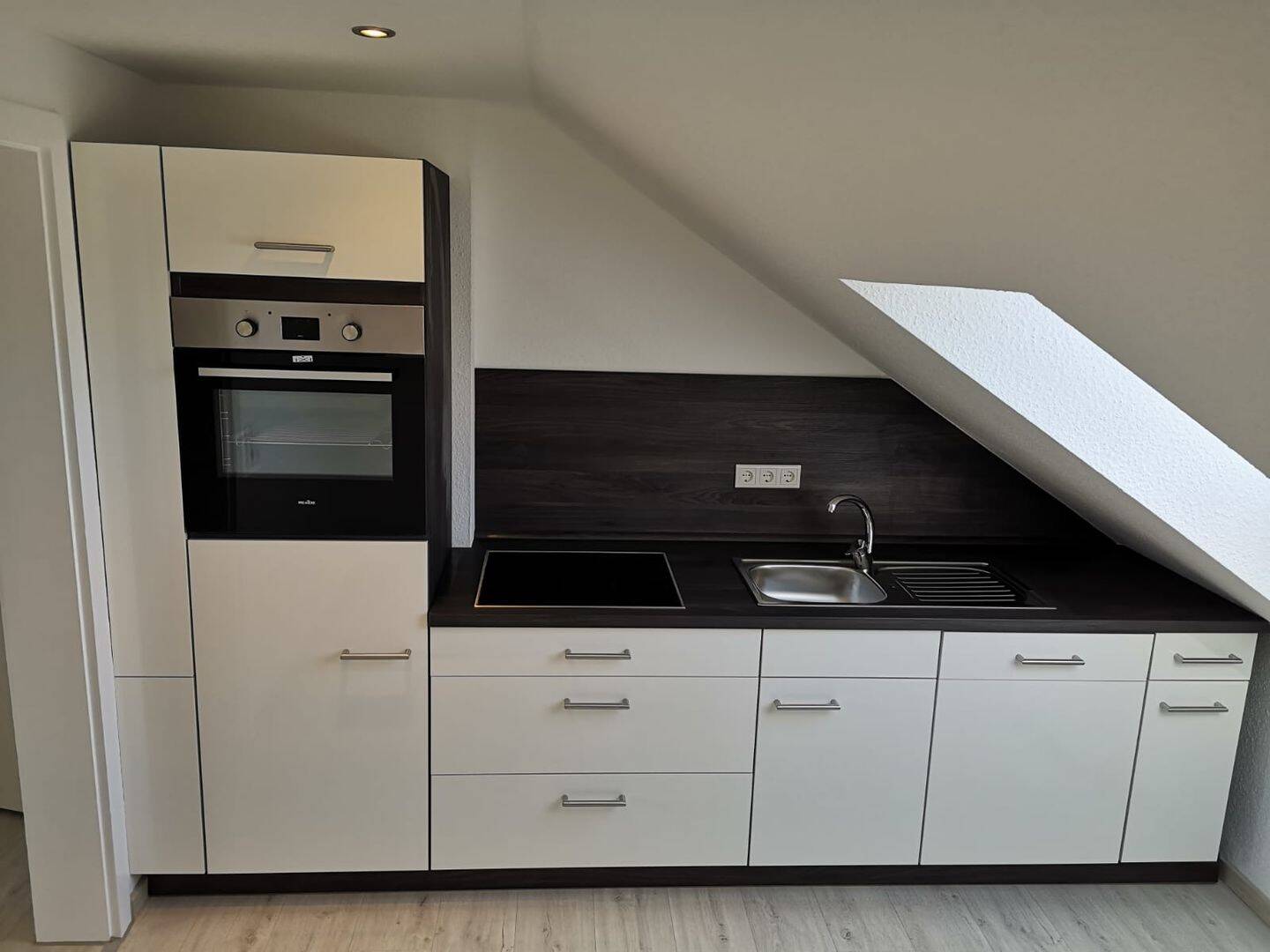 Helle 2-Zimmer-Dachgeschosswohnung mit Einbauküche in MG-Odenkirchen, 41199 Mönchengladbach