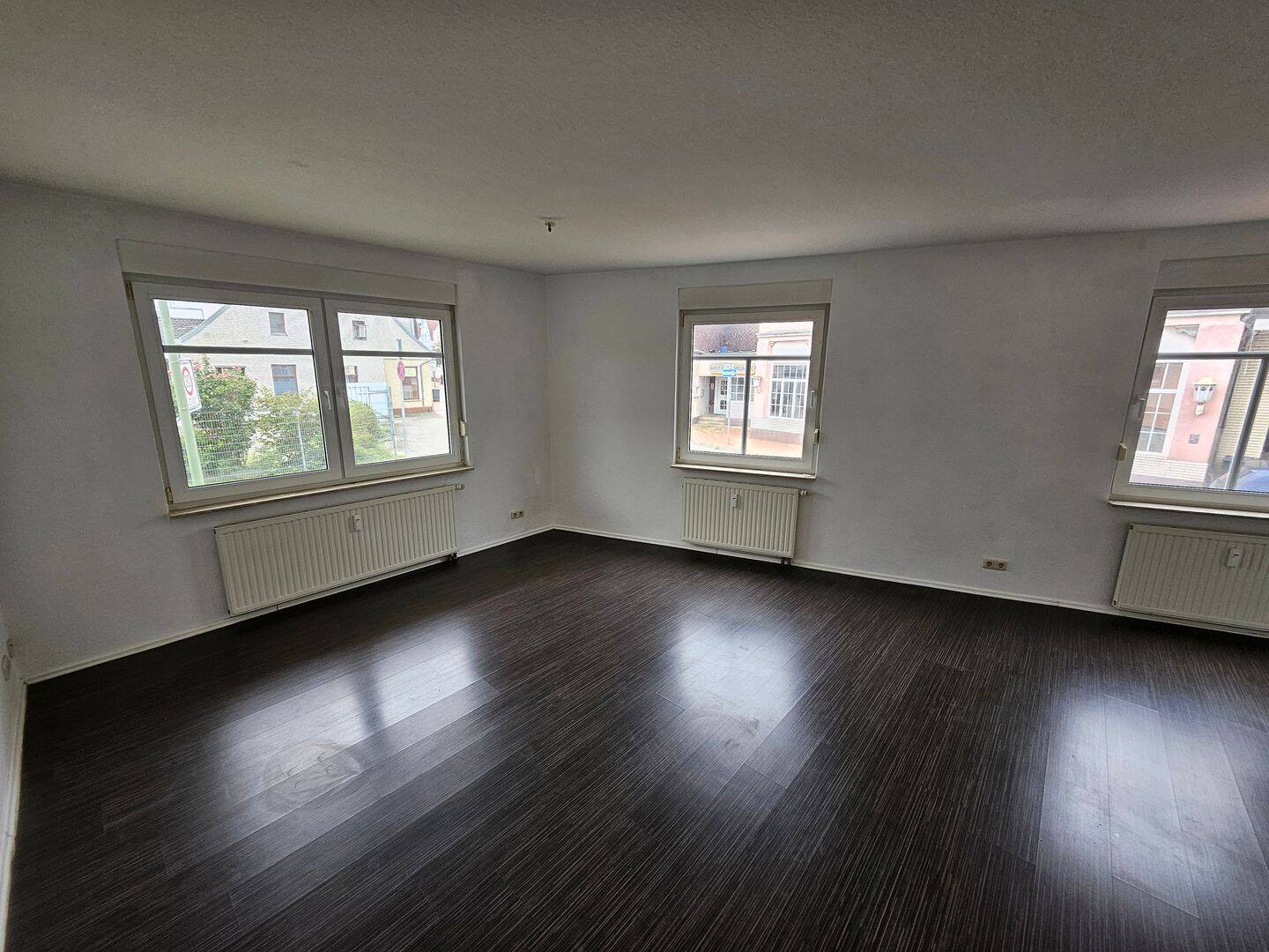Hübsche 3 Zimmer Maisonette mit EBK, BLK, Parkplatz, 27580 Bremerhaven (Lehe Speckenbüttel Weddewarden Überseehafen)