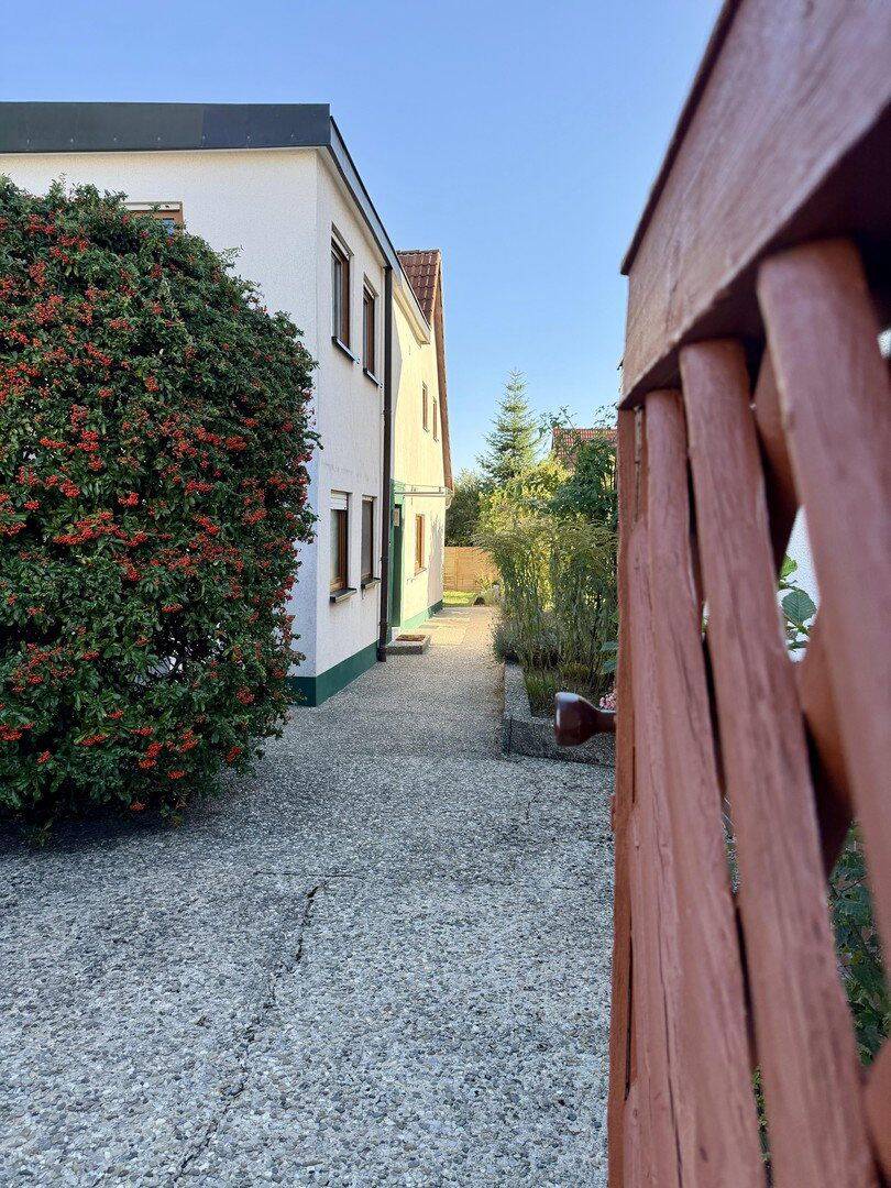Modernisierte Doppelhaushälfte mit Garten – 100 m² Wohnfläche, Garage in Zirndorf, 90513 Zirndorf