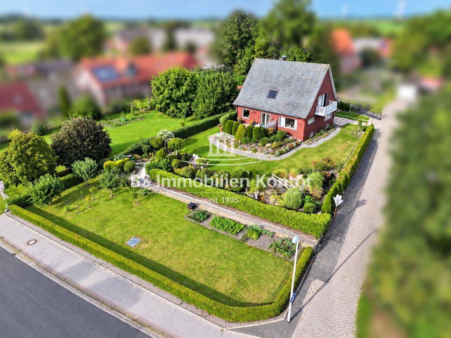 Top gepflegtes Einfamilienhaus mit Garage und gr. Gartenanlage!, 26759 Hinte
